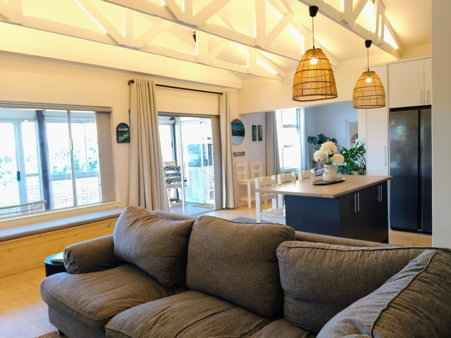 5 Bedroom Property for Sale in Wavecrest Eastern Cape